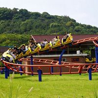 Manèges à sensations fortes : montagnes russes et roller-coasters pour parcs et foires familiales