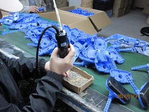 หวีแปรงขนสัตว์เลี้ยงแบบกดปุ่มเดียว สำหรับสุนัขและแมว ใช้ทำความสะอาดขนหลังอาบน้ำ ราคาประหยัด - Product Image 4