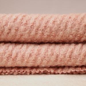 Nouveauté Mode Best-seller Style vintage Couleur rose clair Style contrasté Tissu bouclé 25% laine pour manteau d'hiver Automne Costume Robe - Product Image 3