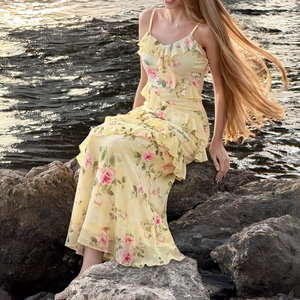 Robe longue en mousseline à imprimé floral d'été, bretelles spaghetti, ourlet à volants, style bohème évasé, décontractée pour la plage – En stock - Product Image 1