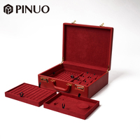 Boîte de rangement pour bijoux en cuir rouge PINUO avec serrure à code, organiseur de bijoux portable, plateaux amovibles pour collection de bijoux