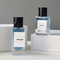 Flacon de parfum rectangulaire en verre de luxe avec logo personnalisé, bouchon en caoutchouc estampé or, diffuseur à roseaux sérigraphié 30ml 50ml 100ml