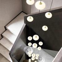 Nordique minimaliste fer longue hauteur réglable acrylique boule ronde chaîne LED suspension lumière pour escalier moderne Villa Duplex Loft
