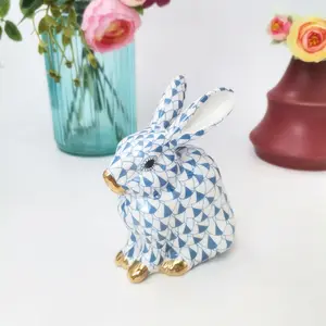 2022 produttore Hand Craft White & Blue Ceramic Ornament Rabbit Art Statue Figurine per la decorazione e il regalo del Desktop di casa e ufficio