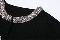 Ensemble deux pièces OUDINA de haute qualité en stock : cardigan élégant à manches longues en maille orné de strass et jupe longue