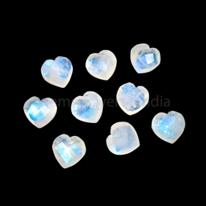Pierre de lune arc-en-ciel naturelle chatoyante, forme cœur, gemme facettée 10 mm, pendentif cœur sculpté à la main, breloque, vente en gros, fabrication de bijoux en vrac - Product Image 1