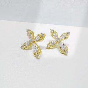 Pendientes de plata de ley 925 personalizados, gruesos, de 18k y 14k, a granel, de moda, delicados, con circonita cúbica, chapados en oro, con lazo, para novias. - Product Image 1