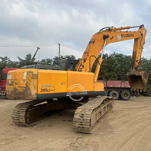 Excavatrice sur chenilles Hyundai 305LC-7 d'occasion, authentique, fabriquée en Corée, en stock chez Hyundai. - Product Image 1