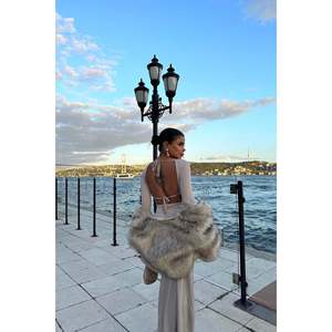 Vestidos Largos Beige con Lazo en la Espalda, Accesorio de Moda Elegante y con Estilo - Product Image 2