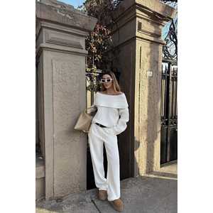 Cárdigan de punto blanco con cuello Madonna para mujer, suéter casual de otoño, top corto con logo frontal a la moda, estampado para ropa de club - Product Image 5