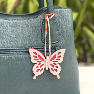 YY Stock Hollow Out <span class=keywords><strong>Butterfly</strong></span> Keychain Cute Car Hanging Pendant PU Leather <span class=keywords><strong>Butterfly</strong></span> Bag Charm para regalos - Product Image 4