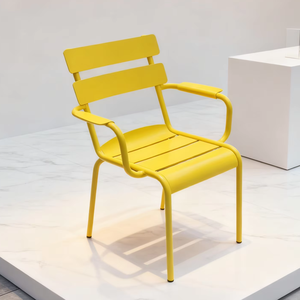 Chaises de salle à manger modernes et luxueuses en aluminium coloré, adaptées aux appartements, avec accoudoirs, utilisables en toute saison - Product Image 1
