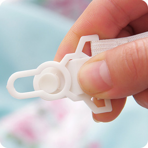 Creative and practical anti-slip sheet <b>clips</b> (4-pack) - Elastic band fasteners for securing sheets. - Product Image 4