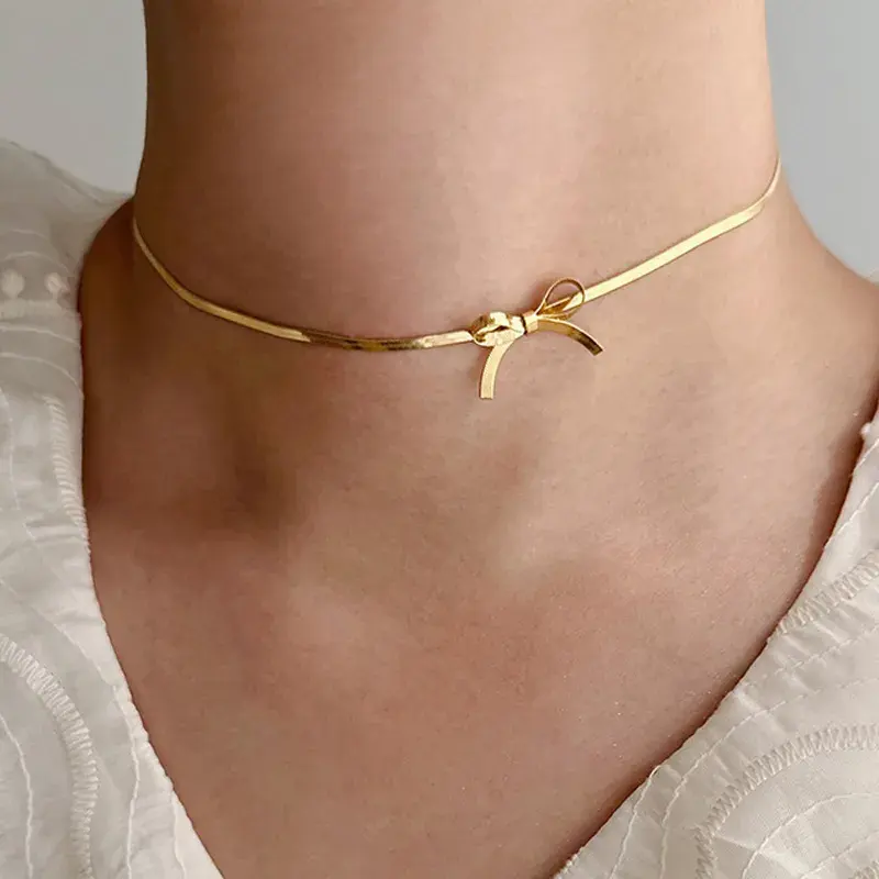Stilvoller Schmuck 18K Gold plattiert Edelstahl-Schmuck Mode Schlange-Kette Liebesbogen Knoten-Halsband für Damen