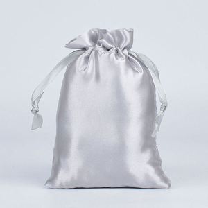 Pochettes en satin de soie réutilisables 10x15cm avec cordon de serrage et logo personnalisé pour mariage, emballage de bijoux et cadeaux promotionnels - Product Image 2