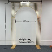 Arche de mariage en métal plaqué or avec écran décoratif pour mariages en extérieur