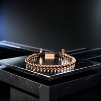 Le bracelet pour homme en acier inoxydable poli galvanisé ne se décolore pas pendant deux ans