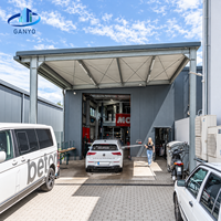 Atelier préfabriqué en acier pour la réparation automobile avec structure de toit droite et aménagement de baie de service pour véhicules