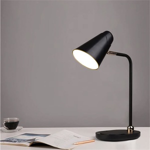 โคมไฟตั้งโต๊ะ LED สีดำพรีเมียมทันสมัย สำหรับห้องนอน อ่านหนังสือ โรงแรม ตกแต่ง ปลั๊กอิน ป้องกันดวงตา ดีไซน์เรียบง่าย ปรับได้ - Product Image 2