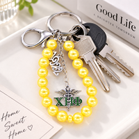 Pendentif Caducée fait main en perles jaunes avec inscription grecque EST 1932 pour la sororité Chi Eta Phi, idéal pour la confection de sacs et de porte-clés