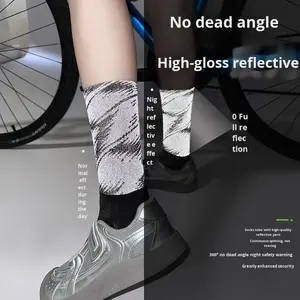 Calzini Riflettenti a Metà Polpaccio in Nylon Lavorato a Maglia per Ciclismo e Corsa, Ideali per l'Estate e l'Uso Notturno - Product Image 4