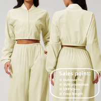 Veste Cnshell courte sans poches, entièrement zippée, coupe oversize, manches longues lanternes larges, col montant, élastique, séchage rapide