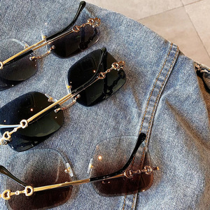 แว่นกันแดดคริสตัลคัท รุ่น D5-21041 กรอบโลหะสีทอง ป้องกันรังสียูวี 400 สำหรับทุกเพศ ทรงสี่เหลี่ยม ดีไซน์แปลกตา รุ่นที่ 3 - Product Image 1