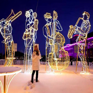 Décoration lumineuse musicale de Noël en forme d'instrument pour événements et festivals en plein air - Product Image 1