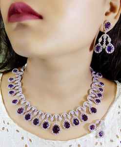 ชุดเครื่องประดับเจ้าสาวอินเดียคุณภาพพรีเมียม คอลเลคชั่นเครื่องประดับ AD ปี 2025 ประดับด้วยมอสซาไนต์สุดหรู สำหรับงานแต่งงาน งานหมั้น และเป็นของขวัญ - Product Image 3