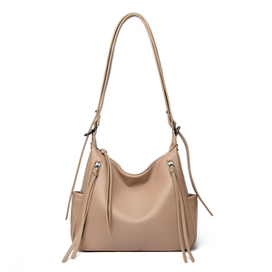 Sac à main de luxe portable et durable, modèle 2026, en PU avec décorations rivetées et motifs géométriques - Product Image 1