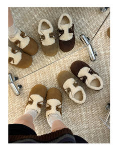 <span class=keywords><strong>Stivaletti</strong></span> da Donna con <span class=keywords><strong>Tacco</strong></span> Nascosto in Microfibra Autunno Inverno 2025 Nuovo Stile Foderati in Pile Suola Spessa Caldi Stivali da Neve con Dettagli Metallici - Product Image 1