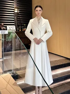 เสื้อโค้ทขนสัตว์สีขาวหรูหราสำหรับผู้หญิงชุดใส่ทำงานมีกระดุมตกแต่งแบบมืออาชีพสำหรับสำนักงานเสริมความงามในฤดูหนาว - Product Image 3