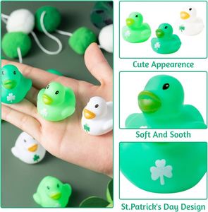 Mini canards en caoutchouc de 1,6 pouce pour la Saint-Patrick, décoration de fête irlandaise, jouet de bain couineur Shamrock pour les fêtes - Product Image 3
