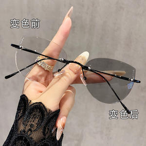 แว่นตาไทเทเนียมบริสุทธิ์ไร้กรอบกรอบรูปไข่แว่นสายตาผู้หญิงเปลี่ยนสีได้ป้องกันแสงสีฟ้าเลนส์พีซีขนาดกลาง - Product Image 4