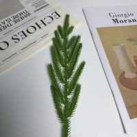 YL Branche artificielle personnalisée en forme de cône de pin, plante suspendue, accessoires pour sapin de Noël, écologique, 35 cm, plastique vert