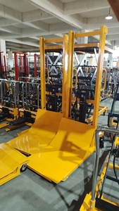 Sollevatore Idraulico Manuale 1T per Rotoli, Altezza di Sollevamento 1,5m, Carrello per Movimentazione e Impilamento di Materiali Cilindrici - Product Image 4