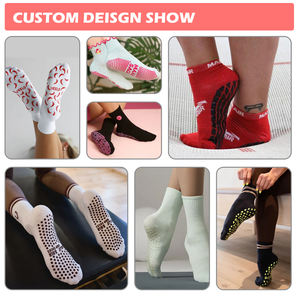 جوارب يوغا نسائية مطرزة بتصميم مخصص عالي الجودة مع حروف مخططة ومقاومة للانزلاق - Product Image 6