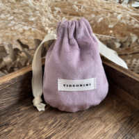 Pochettes à bijoux personnalisables avec cordon de serrage, fermeture à ruban et étiquette tissée avec logo pour emballage cadeau