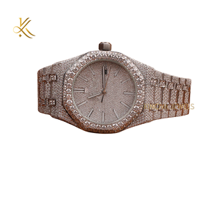 Montre en diamant Moissanite de qualité supérieure avec lunette brillante et mouvement à quartz pour des performances quotidiennes - Product Image 6