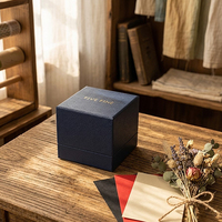 Boîte d'emballage de montre de luxe faite à la main avec couvercle et base en carton personnalisés, logo estampé or, boîte cadeau pour montre-bracelet bleu foncé
