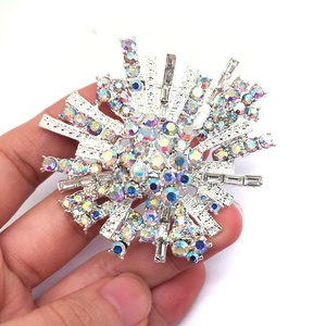 Broche en cristal avec strass <span class=keywords><strong>Aurore</strong></span> <span class=keywords><strong>Boreale</strong></span>, grand ton argenté Broche de bouquet de fleurs pour gâteau de mariage Broches à la mode pour femmes - Product Image 2