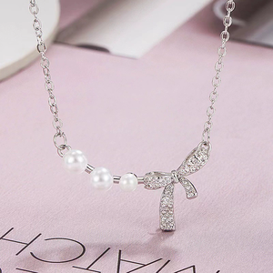 <span class=keywords><strong>Collana</strong></span> <span class=keywords><strong>di</strong></span> <span class=keywords><strong>Perle</strong></span> <span class=keywords><strong>con</strong></span> <span class=keywords><strong>Fiocco</strong></span> <span class=keywords><strong>di</strong></span> Diamanti, Nuova Collezione Primavera-Estate, Catena per Clavicola Dolce ed Elegante, <span class=keywords><strong>Collana</strong></span> <span class=keywords><strong>di</strong></span> Lusso <span class=keywords><strong>di</strong></span> Alta Gamma - Product Image 1