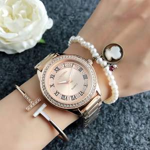 Relojes de cadena para mujer, relojes de pulsera de lujo de diseñador, relojes de acero inoxidable a prueba de agua con movimiento de cuarzo y diamantes para mujer - Product Image 1
