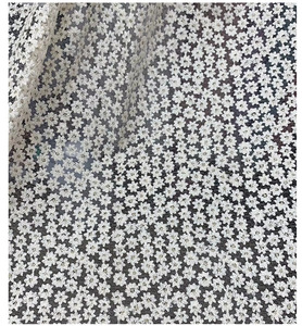 Precio barato blanco pequeña flor encaje hueco bordado <span class=keywords><strong>tela</strong></span> 100% poliéster <span class=keywords><strong>tela</strong></span> pequeña <span class=keywords><strong>Margarita</strong></span> encaje francés <span class=keywords><strong>para</strong></span> falda - Product Image 2