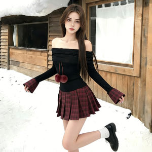 Robe mini plissée à carreaux pour femme, lavable, à épaules dénudées, avec volants et pompons, idéale pour l'automne, l'hiver et Noël - Product Image 5