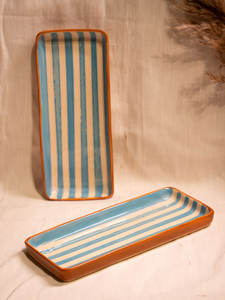 Plato de servir de gres hecho a mano con franja azul turquesa, apto para microondas y horno, duradero para la gastronomía moderna. - Product Image 3