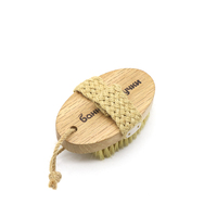 Brosse de bain en chêne double face à long manche, personnalisée en usine, vente en gros, pour éliminer les odeurs, déshumidifier, couleur naturelle, nettoyage corporel
