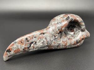 Crâne de corbeau en Yooperlite naturelle sculpté, pierre de guérison, décoration d'intérieur, artisanat Reiki, ornement d'Halloween, vente en gros - Product Image 3