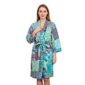 Robe kimono 100% coton longue vintage bio Kantha matelassée à motif floral, col en V, ceinture, faite main, style indien, pour festival, printemps-été - Product Image 1