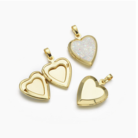 YH2066 Pendentif Cœur Médaillon Commémoratif en Laiton Scintillant Plaqué Or 18K avec Coquille d'Opale, Breloques pour la Création de Bijoux DIY